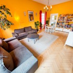 Wohnzimmer für gemeinsame Gespräche, Spielenachmittage, Bücher lesen und Fernsehen